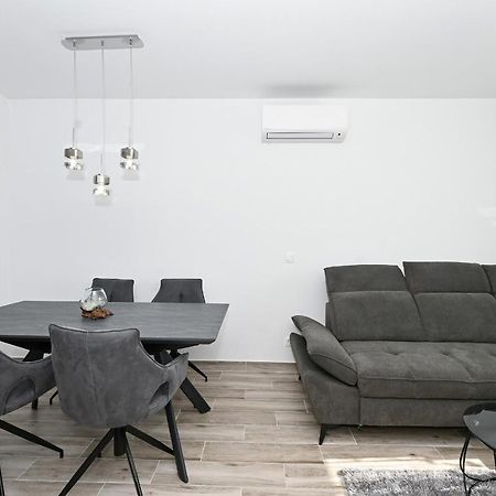 Luxury Apartment White Crystal Kastela Bagian luar foto
