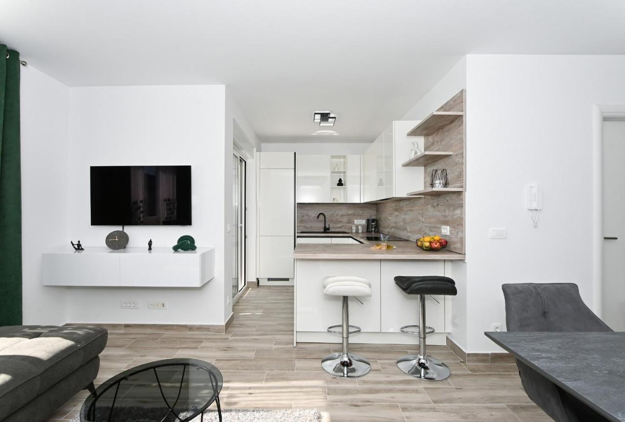 Luxury Apartment White Crystal Kastela Bagian luar foto