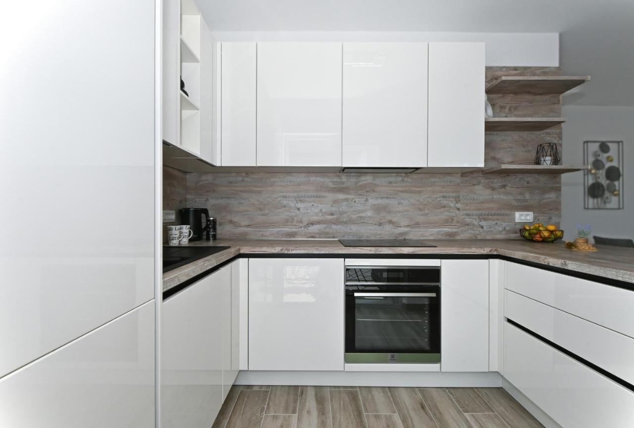 Luxury Apartment White Crystal Kastela Bagian luar foto