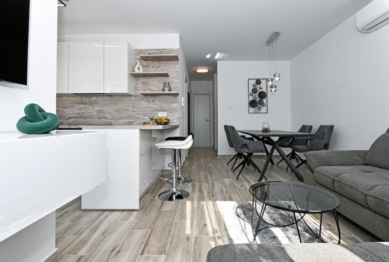 Luxury Apartment White Crystal Kastela Bagian luar foto