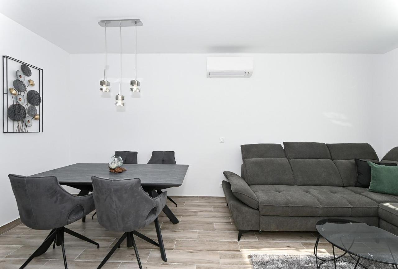 Luxury Apartment White Crystal Kastela Bagian luar foto