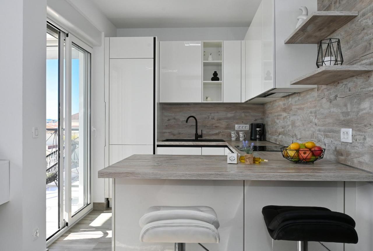 Luxury Apartment White Crystal Kastela Bagian luar foto