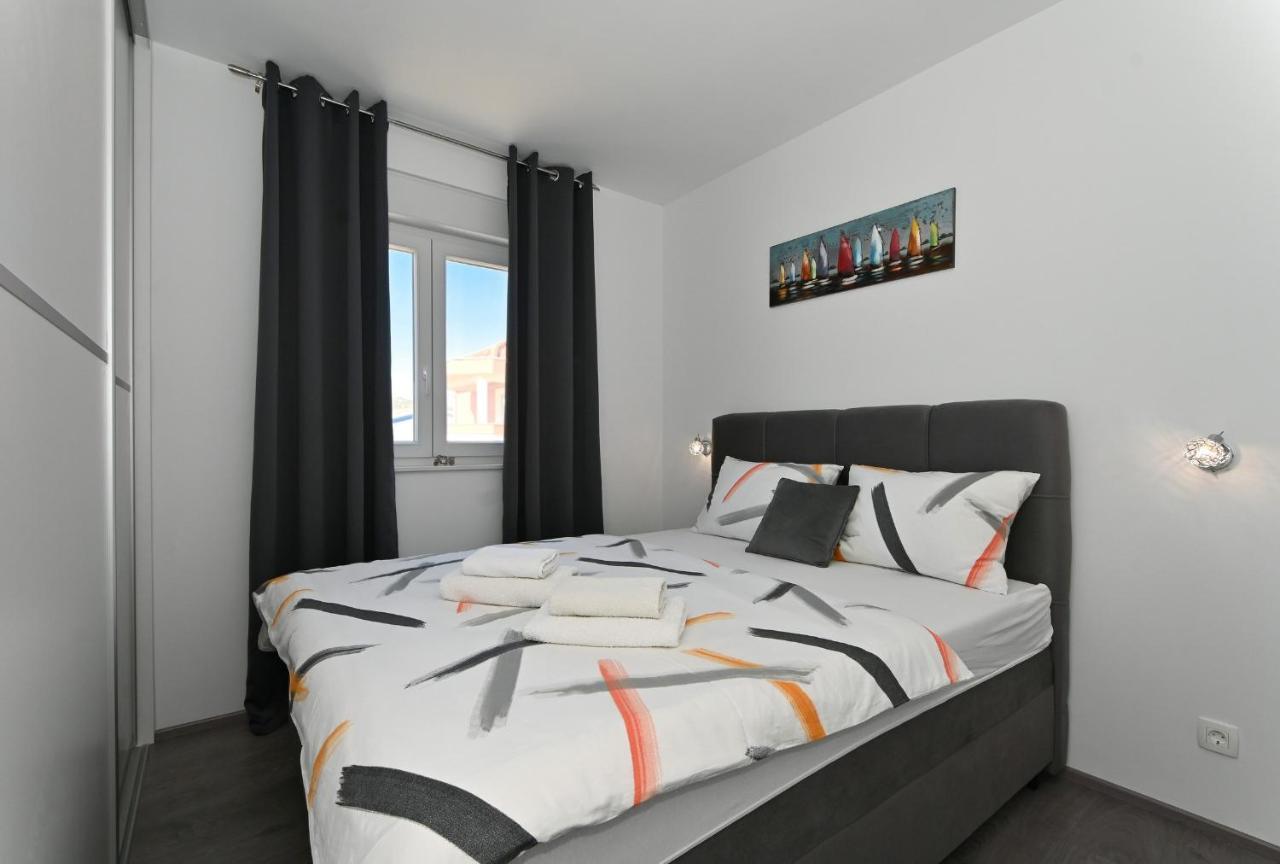 Luxury Apartment White Crystal Kastela Bagian luar foto